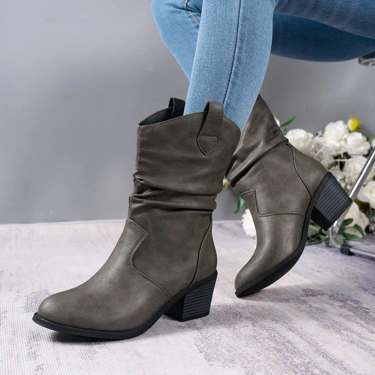 Owboy-Style Ankle Boots With a Pleated Heel