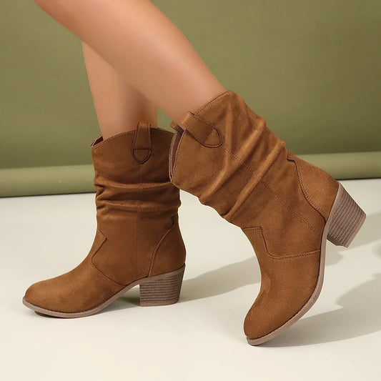 Owboy-Style Ankle Boots With a Pleated Heel